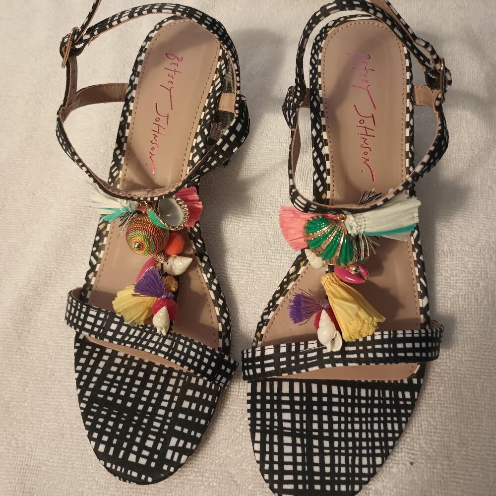 Betsy Johnson embellished platform block heel sandals SZ 8